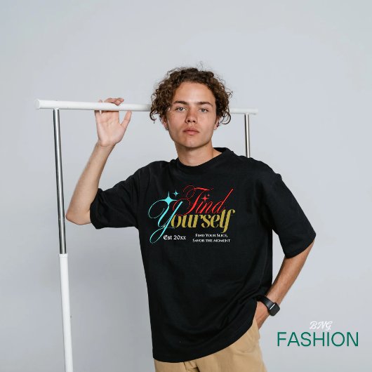 T-shirt Black and White Simple Elegant "Find Yourself "