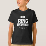 T-shirt Black Funny Ring Sécurité Mariage Favor Enfant<br><div class="desc">Ce mignon t-shirt enfant mariage fait le cadeau parfait pour la sécurité de votre bague le jour de votre mariage! Il présente une illustration d'une cravate arc avec la légende "Sûreté de l'anneau". Cette broche peut être facilement customisée avec votre nom.</div>