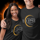 T-shirt Black & Gold 2024 Texas Total Solar Eclipse<br><div class="desc">Voici notre t-shirt moderne Black & Gold 2024 Texas Total Solar Eclipse Custom T-Shirt, une pièce élégante et commémorative pour cet événement céleste rare. cette chemise capture l'élégance et l'excitation de l'éclipse solaire totale. Avec l'année 2024 courageusement affichée, ainsi que l'emplacement du Texas, il sert de garde intemporelle de ce...</div>