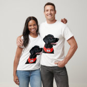 T-shirt Black Labrador Retriever portant un collier rouge (Unisexe)