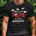 T-shirt Black Red Proud Papa 2024 Diplômé<br><div class="desc">Jouer avec fierté du succès de vos réalisations enfants! Montrez-leur votre fierté avec ces t-shirts noirs de célébration de remise des diplômes, avec des casquettes en mortier en chute, le texte "papa fier d'un diplômé de 2024", le nom des diplômés, et la couleur rouge pour représenter leurs couleurs d'école ou...</div>