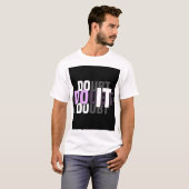 T-shirt blanc à demi-manches avec graphique « DOUB (Devant entier)
