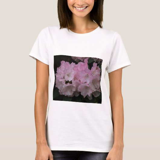 T-shirt blanc féminin aux élégantes fleurs roses (Devant)