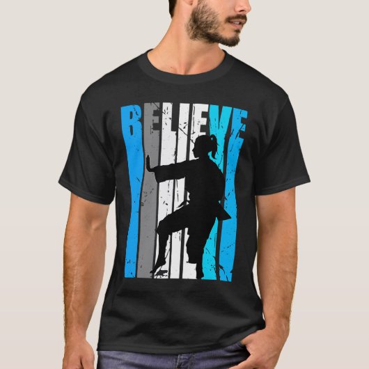 T-shirt Blue Believe Motivational Girls Karate Retro Graph (Devant)