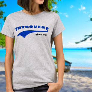 T-shirt Blue Introvert Typographie Swoosh Date personnalis