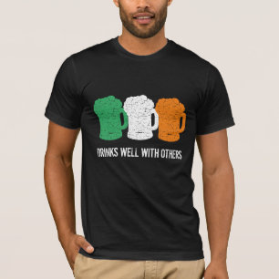T-shirt Boire bien avec d'autres bière drapeau irlandais s