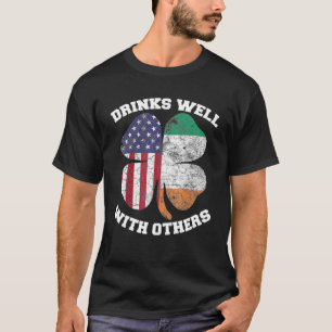 T-shirt Boire bien avec d'autres Shamrock de la Saint Patr