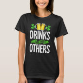 T-shirt Boissons bien avec d'autres St. Patrick's Day Drun (Devant)