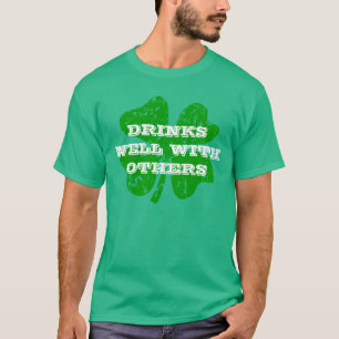 T-shirt Boissons vertes du Jour de la Saint Patrick   bien