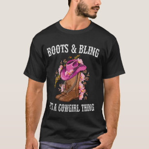 T-shirt Boots and Bling its a Cowgirl Thé Femen Cowboy