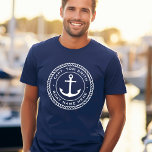 T-shirt Bordure de la corde d'ancrage du nom du capitaine<br><div class="desc">Tee - shirt bleu marine avec ancre blanche et élégante et emblème de corde avec votre nom personnalisé et nom de bateau.</div>