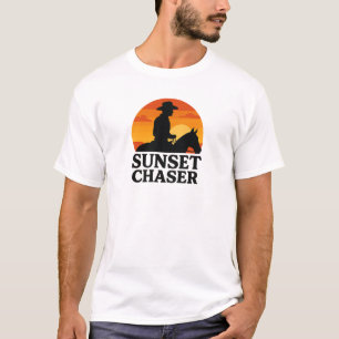 T-shirt Bottes de cow-boy graphiques noires Kickin' Dust