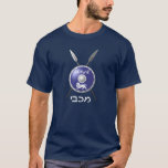 T-shirt Bouclier Maccabee Et Paroles<br><div class="desc">Représentation d'un bouclier de Maccabee et de deux lances. Le bouclier est orné d'un lion et d'un texte lisant "Yisrael" (Israël) dans l'alphabet paléo-hébreu. "Maccabee" apparaît aussi en hébreu moderne. Les Maccabées étaient des rebelles juifs qui ont libéré la Judée du joug de l'Empire seleucide. Chanukkah n'est pas seulement un...</div>