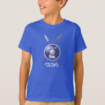 T-shirt Bouclier Maccabee Et Paroles<br><div class="desc">Représentation d'un bouclier de Maccabee et de deux lances. Le bouclier est orné d'un lion et d'un texte lisant "Yisrael" (Israël) dans l'alphabet paléo-hébreu. "Maccabee" apparaît aussi en hébreu moderne. Les Maccabées étaient des rebelles juifs qui ont libéré la Judée du joug de l'Empire seleucide. Chanukkah n'est pas seulement un...</div>