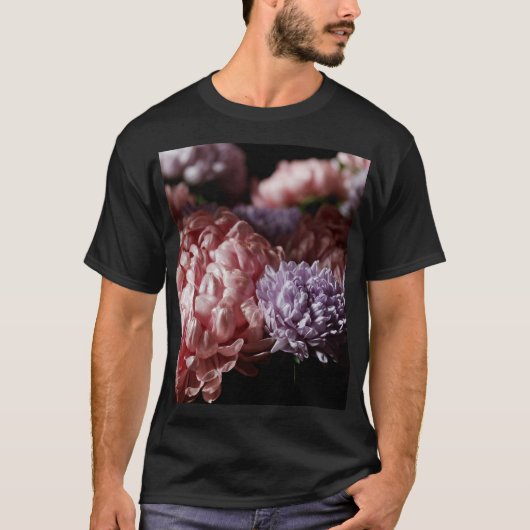 T-shirt Bouquet d'aster rose : éclairage baroque. (Devant)