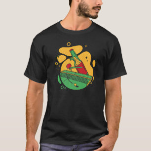 T-shirt Bouteille De Bière Avec Table Tennis Bat Joue À La