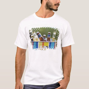 T-shirt Bouteilles de bière dans le seau à glace