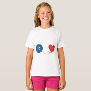 T-shirt Bouton et fil d'amour - Design de coeur mignon