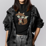 T-shirt Bow Cravate et lunettes Hipster Renard Brown<br><div class="desc">Illustration vectorielle adorable d'un petit renard brun mignon portant une paire de lunettes surdimensionnées et cravate arc motif à pois rouge et blanc.</div>