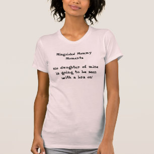 T-shirt Braless - une chemise mal orientée de moments de