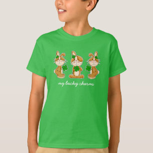 T-shirt Bunnies mignons avec la Saint Patrick Shamrock