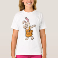 Bunny comme coiffeur avec peigne et ciseaux