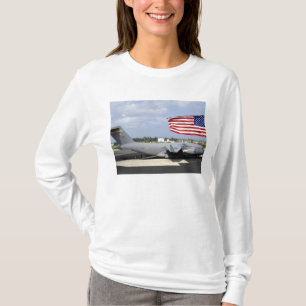 T-shirt C-17 Globemaster III se repose sur l'en ligne de