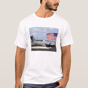 T-shirt C-17 Globemaster III se repose sur l'en ligne de