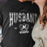 T-shirt Cadeau personnalisé mari championne drôle homme<br><div class="desc">Fêtes d'altitude avec notre t-shirt "Champion Husband", personnalisé avec un monogramme pour une touche unique. Idéal pour les anniversaires, les anniversaires et la Saint-Valentin, cette chemise est le parfait mélange d'humour et de sentiment. Offrez à votre mari un rire et un signe d'appréciation. Conçu pour le confort et le style,...</div>