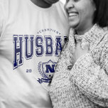 T-shirt Cadeau personnalisé mari championne drôle homme<br><div class="desc">Fêtes d'altitude avec notre t-shirt "Champion Husband", personnalisé avec un monogramme pour une touche unique. Idéal pour les anniversaires, les anniversaires et la Saint-Valentin, cette chemise est le parfait mélange d'humour et de sentiment. Offrez à votre mari un rire et un signe d'appréciation. Conçu pour le confort et le style,...</div>