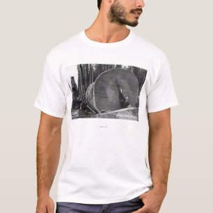 T-shirt CaliforniaMan posant par le rondin coupé de