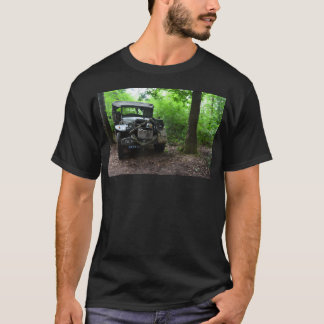 T-shirt Camion De La Deuxième Guerre Mondiale En Forêt.