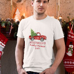 T-shirt Camion Vintage de Noël familial Personnalisé<br><div class="desc">Aquarelle de Noël Vintage Camion rouge avec arbre de Noël T-shirt personnalisé - Script rouge</div>