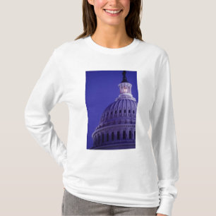 T-shirt Capitole des États-Unis au crépuscule avec lumière
