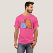 T-shirt Capybara Sur Un Ordinateur Portable Avec Snacks Et (Devant entier)