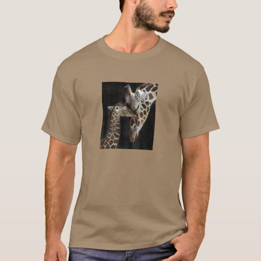 T-shirt Caresse de girafe de maman et de bébé (Devant)