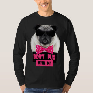 T-shirt Carlin Portant Des Lunettes De Soleil Et Une Crava