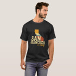 T-shirt Carte vintage San Francisco California USA City Ma<br><div class="desc">Marchandises de style vintage et rétro San Francisco California pour ceux qui vivent dans cette ville, CA natif, citoyen fier et résident de cet endroit spécial appelé la maison. Marchandises cool avec soixante-dix vibe. Un souvenir parfait pour les touristes en vacances, voyageant aux États-Unis. Grand cadeau pour ceux qui sont...</div>