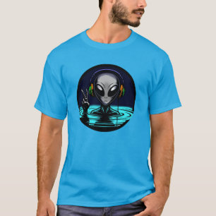 T-shirt Casque Alien donnant signe de paix