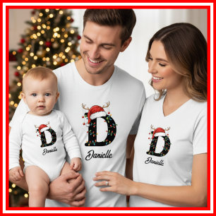 T-shirt Casquette de Noël de famille monogrammée avec bois