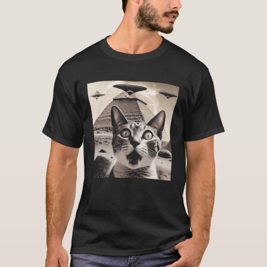 T-shirt Cat UAPs Incident UFO Egypt Pyramids Aliens (Devant)