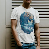 T-shirt Catch a Wave with the Tiger - cadeau pour surfer