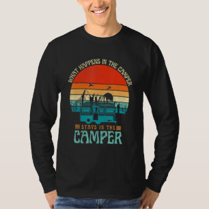 T-shirt Ce Qui Se Passe Dans Le Camping Avec Des Discours