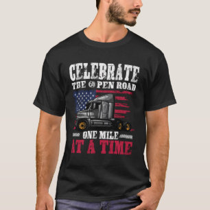 T-shirt Célébrer La Route Ouverte Comme Un Camionneur - Us