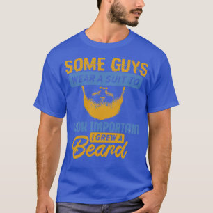 T-shirt Certains types portent un costume pour avoir l'air