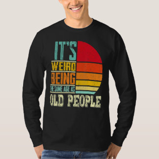 T-shirt C'est bizarre d'être le même âge que les personnes