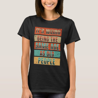 T-shirt C'est bizarre d'être le même âge que les personnes