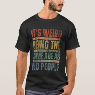 T-shirt C'est bizarre d'être le même âge que les personnes