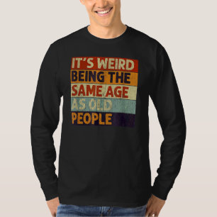 T-shirt C'est bizarre d'être le même âge que les personnes