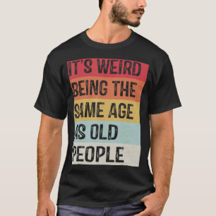 T-shirt C'est bizarre d'être le même âge que les Sarcas de
